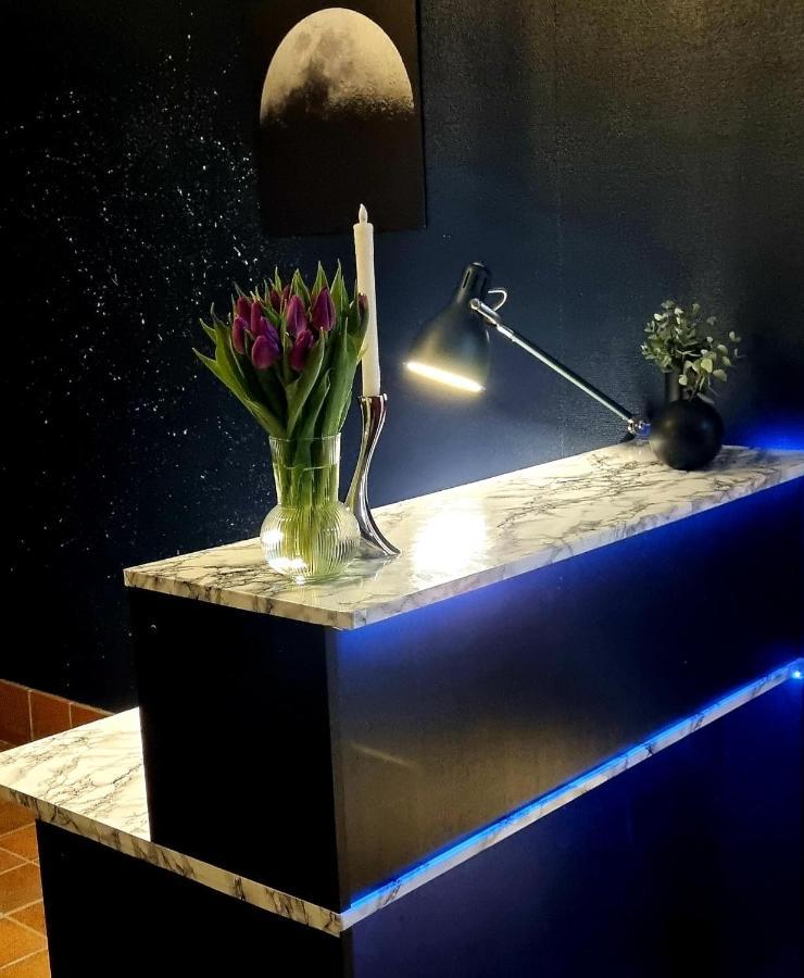 Hotell Tre Systrar Eskilstuna Buitenkant foto